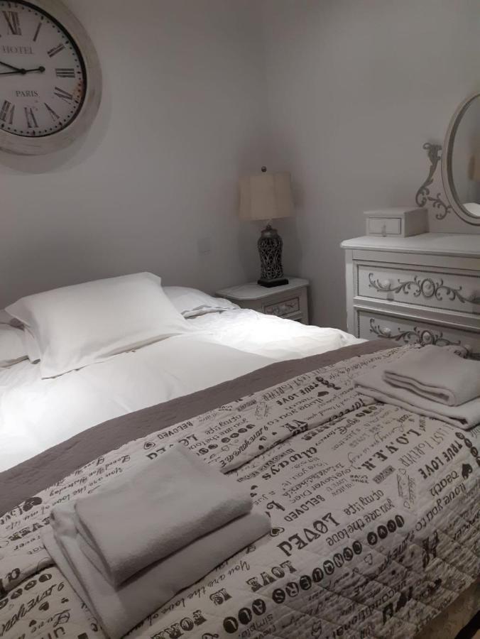 Rossalia Apartment เอากุสตูฟ ภายนอก รูปภาพ